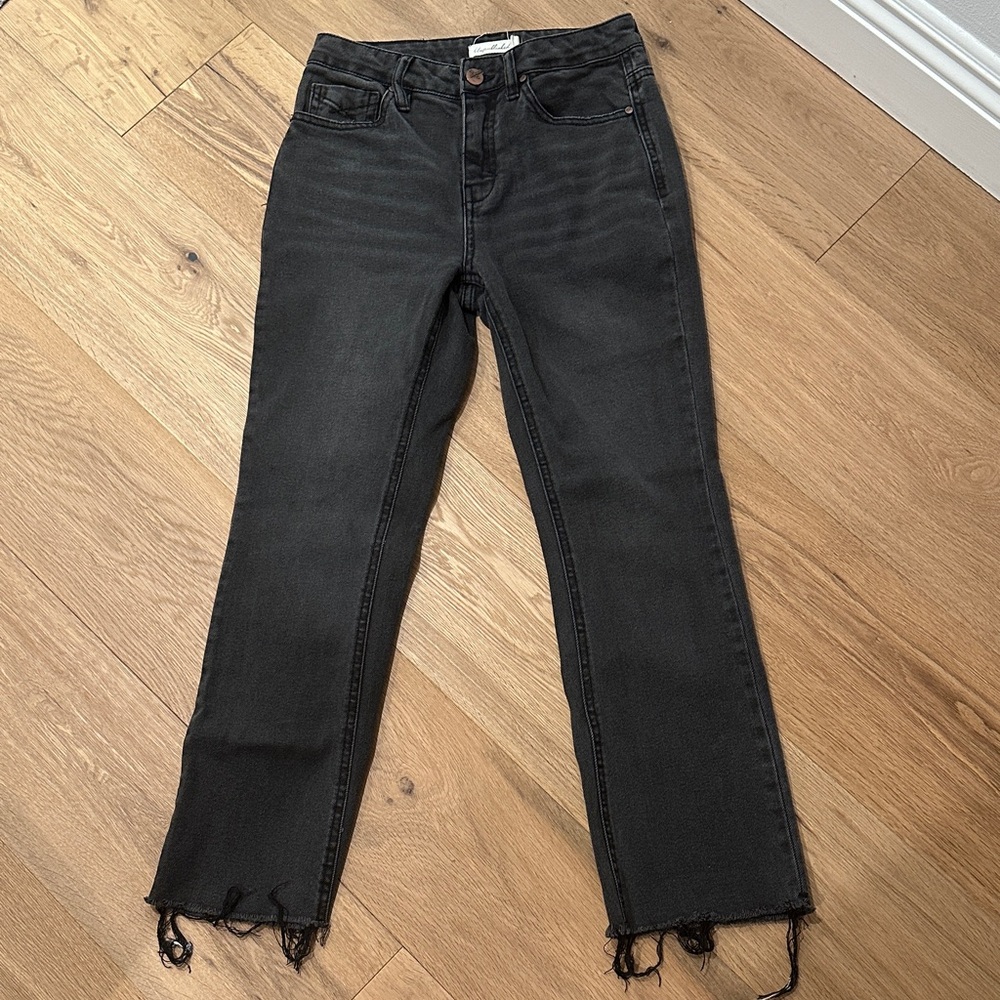 Stylish Black Frayed Hem Cropped Jeans